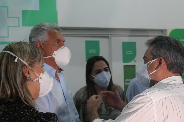 Regionalização da saúde é “compromisso de vida”, diz Caiado durante visita a hospital e vistoria a obras de policlínica, em Formosa