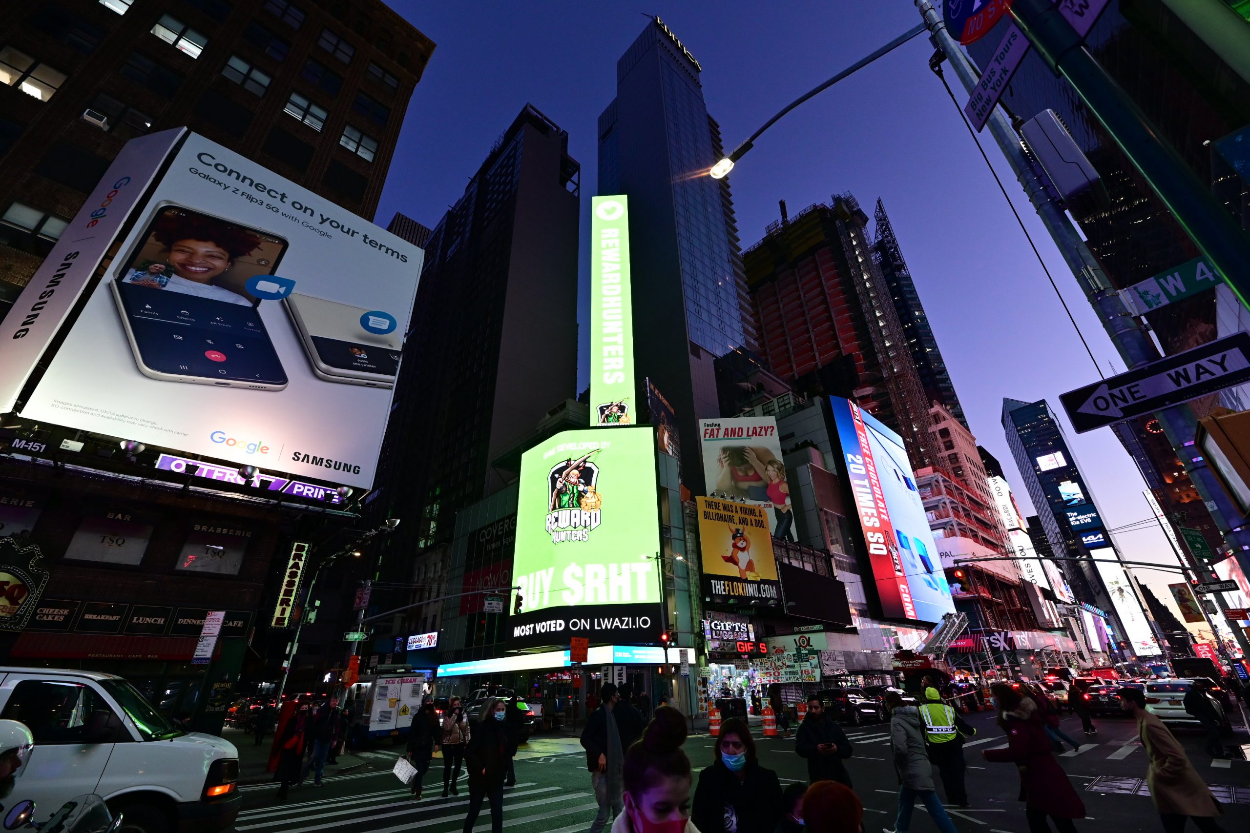 Battle of Sotiras está na Times Square, em Nova Iorque.