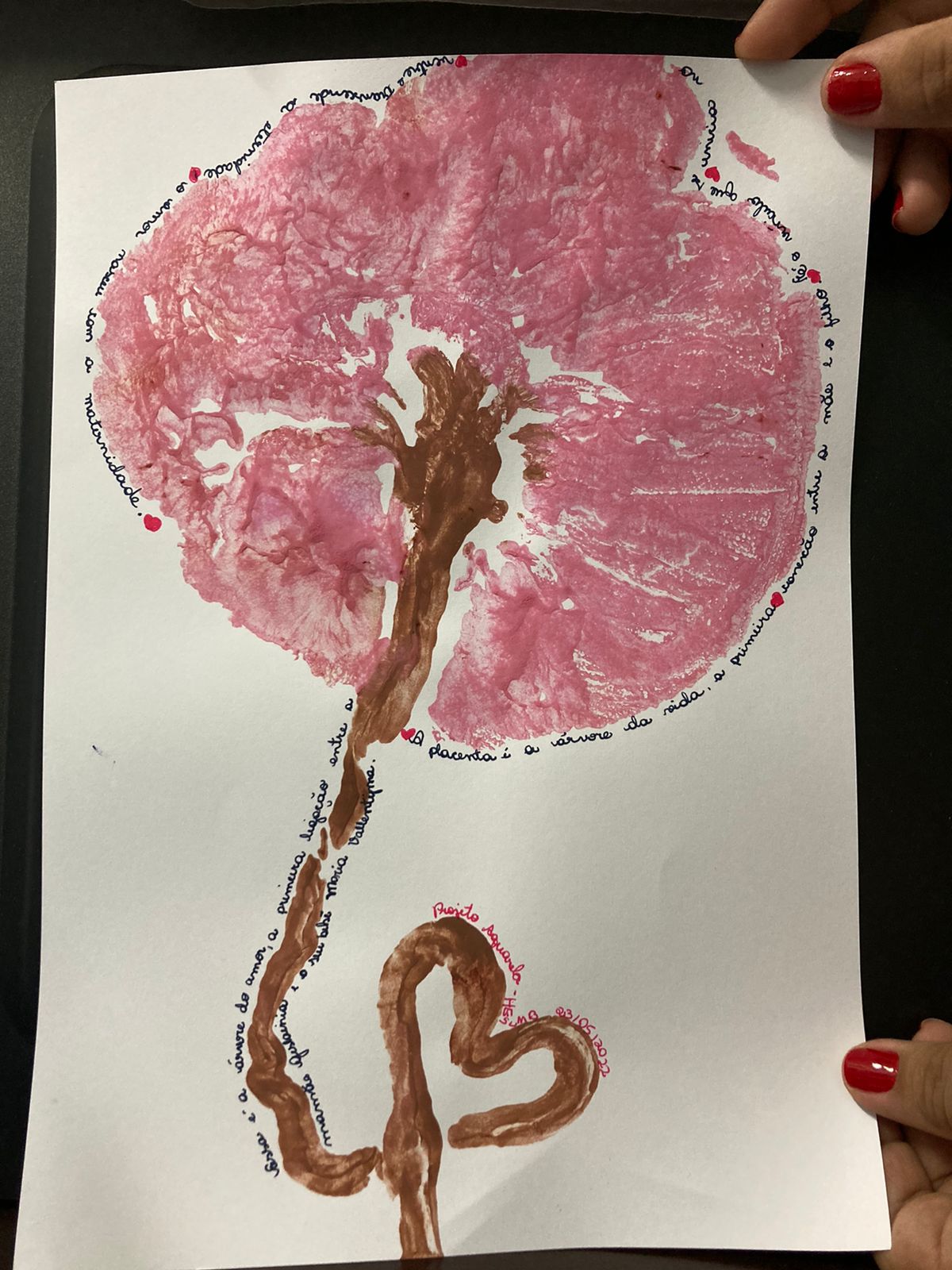 parto humanizado carimbo da placenta em cor de rosa semelhante a uma árvore.